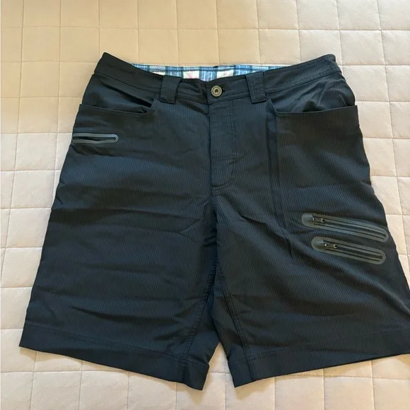 Lululemon Men’s Cargo Shorts Black Size 36 - Picture 1 of 3